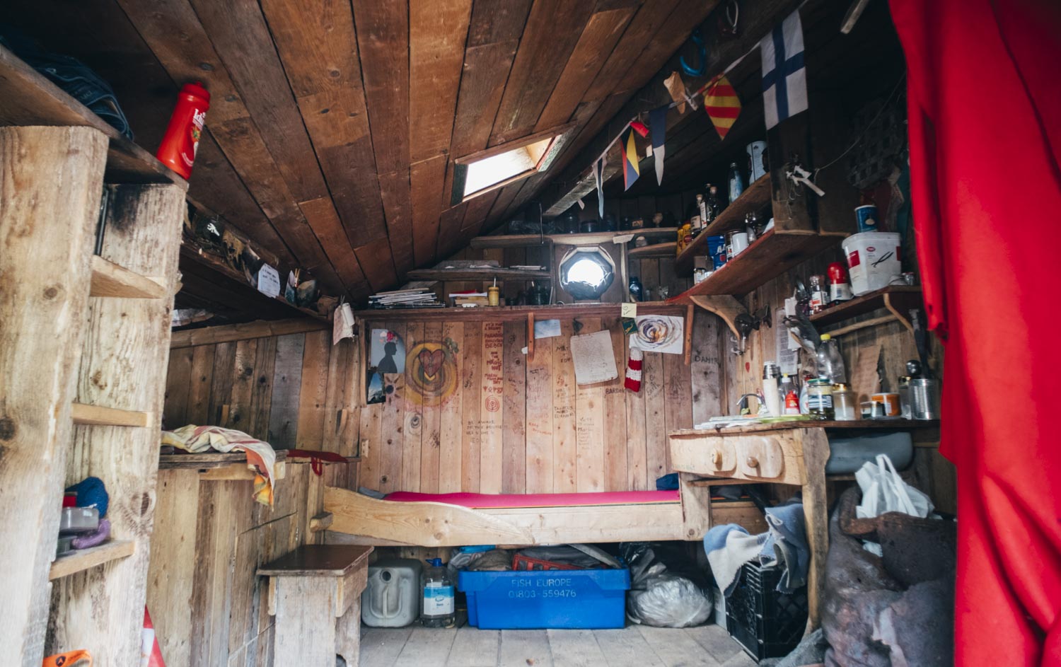 lofoten kvalvika beach cottage photography