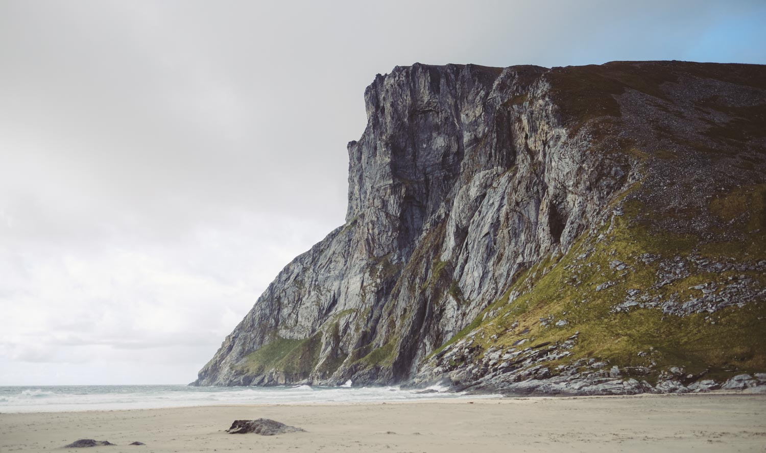 lofoten kvalvika beach cottage photography